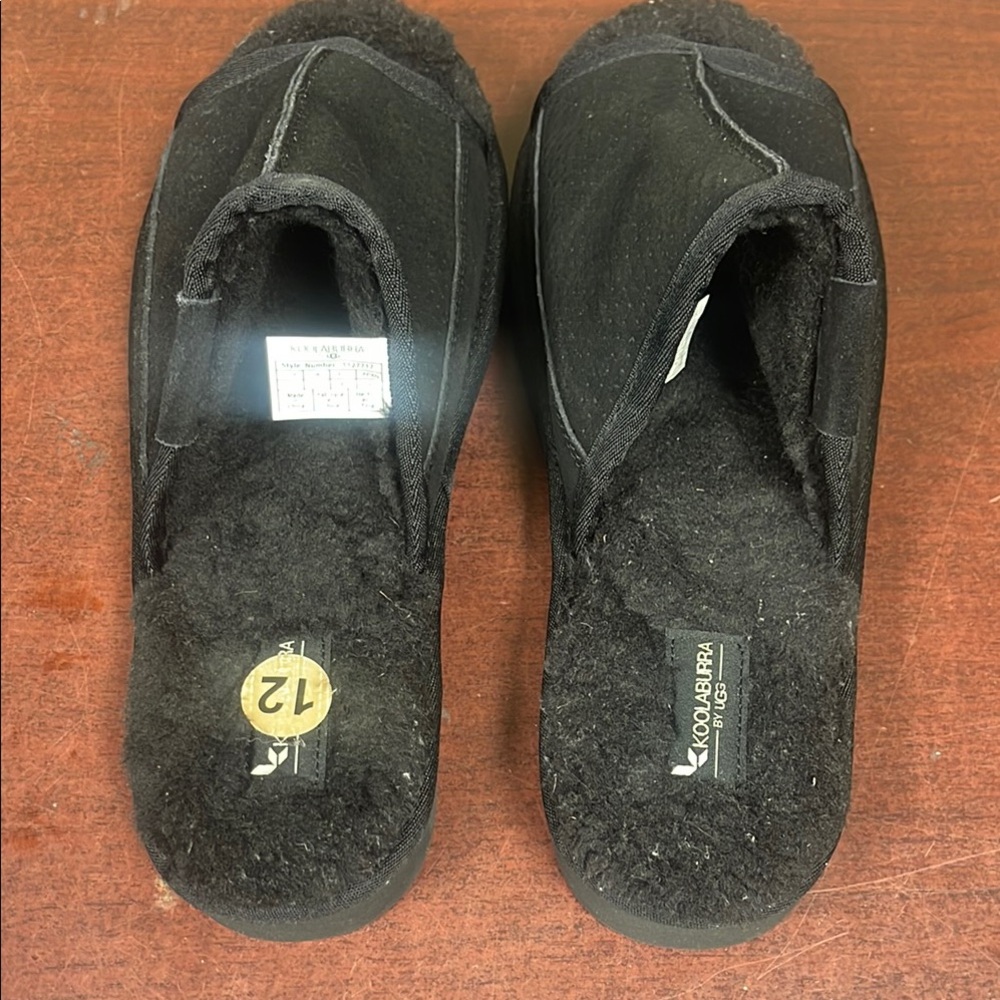 ##113, Men's Size 12, Koolaburra Black Fuzzy Slippers